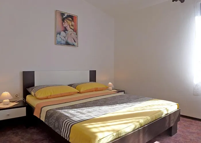 Apartment Milica Njivice