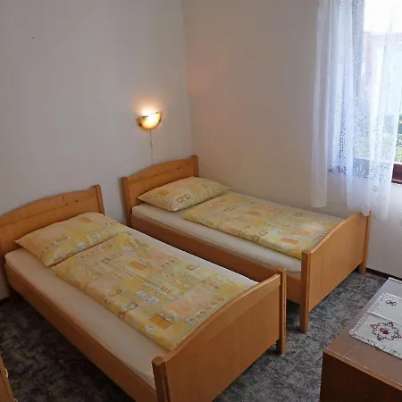 Apartment Milica Njivice